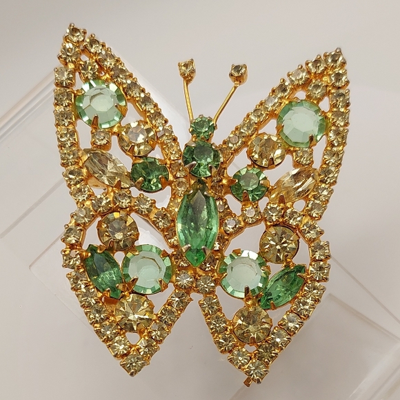 Alice Caviness Jewelry - ALICE CAVINESS Green URANIUM GLASS Butterfly Vintage Glower Brooch Pin EVC